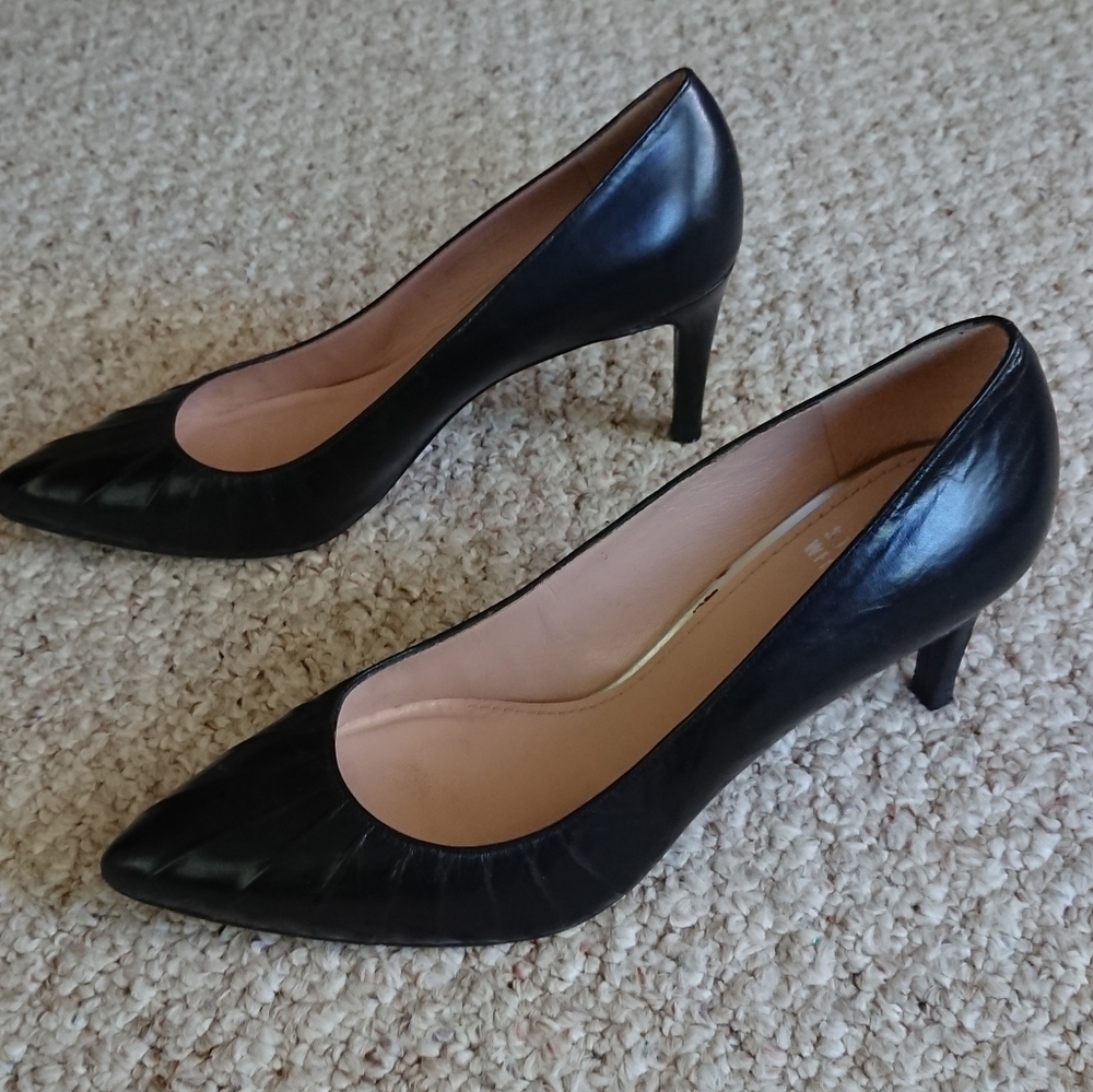 Stuart Weitzman Threads Ruched Pointy black Pump size 8.5